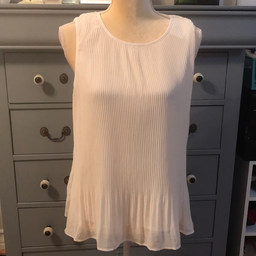 💕💕NWT Flowy, Stunning Top!